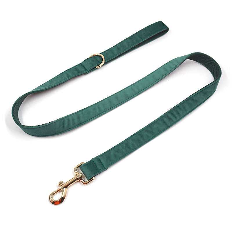 A stylish dog collar and leash set with a matching design, perfect for safe and comfortable walks.