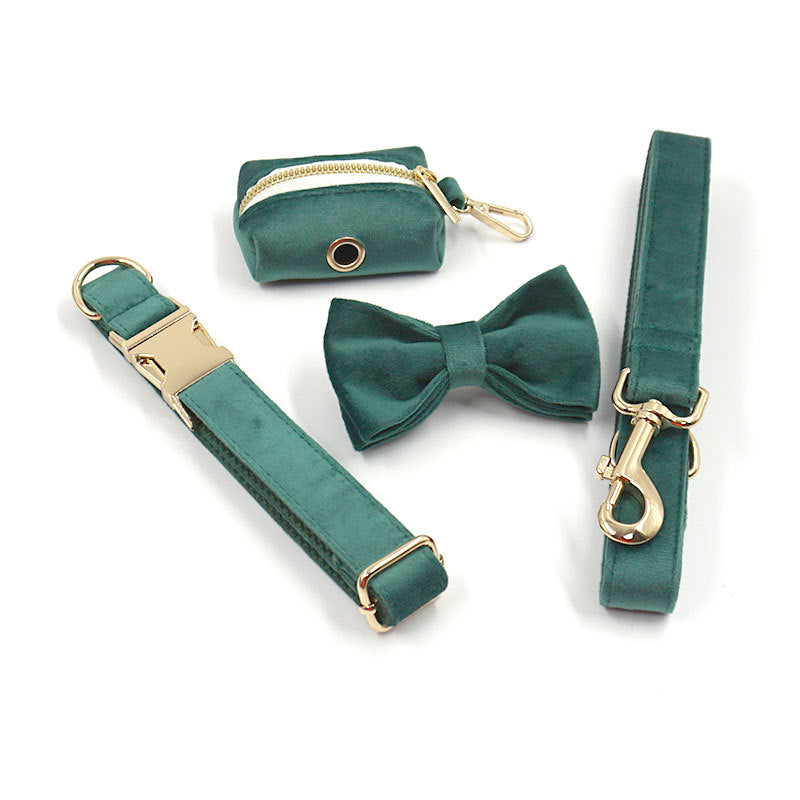 A stylish dog collar and leash set with a matching design, perfect for safe and comfortable walks.