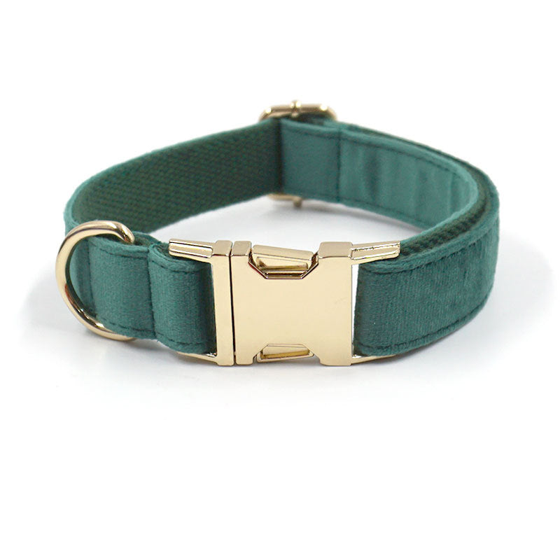 A stylish dog collar and leash set with a matching design, perfect for safe and comfortable walks.